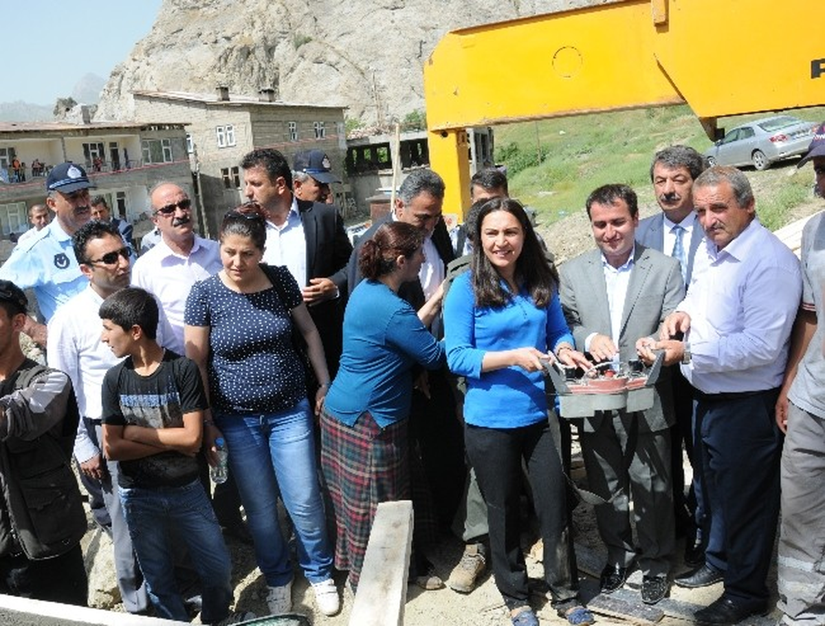Hakkari\'de Meyve ve Sebze Hali Temeli Atıldı