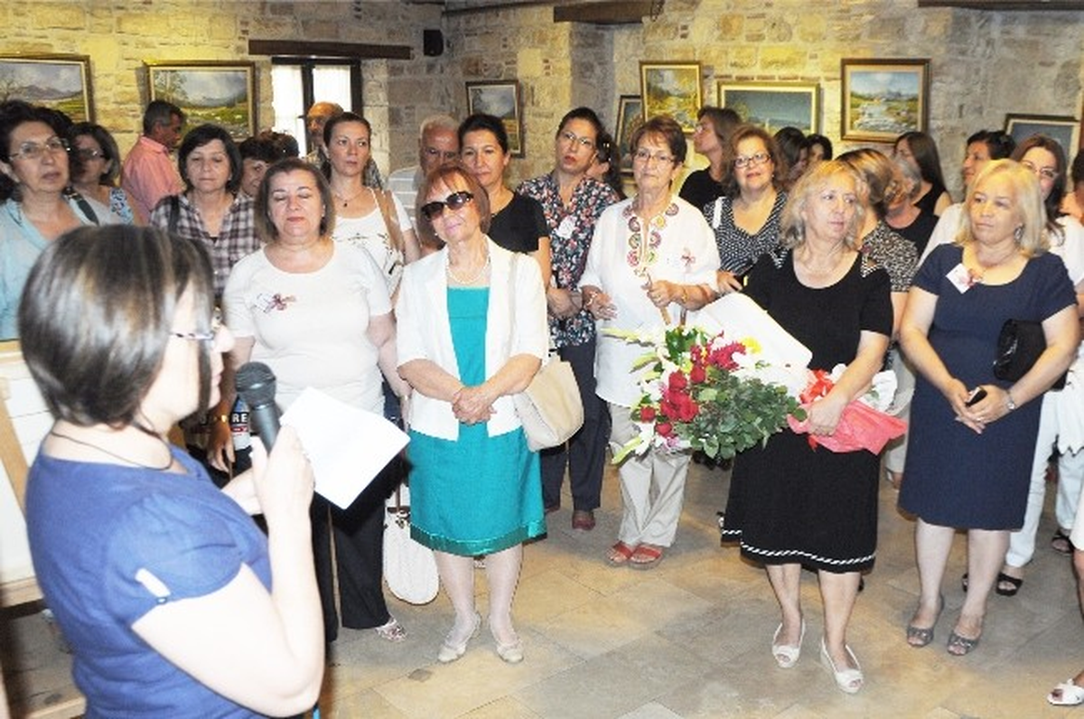 Kuşadası\'nda Emekli Öğretmenlerden Nakış Sergisi