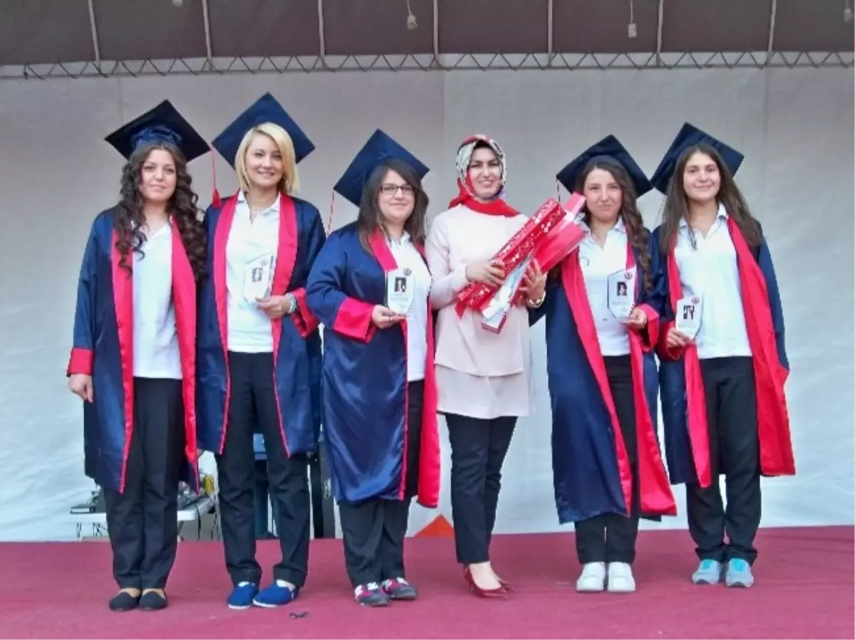 Malkara Kız Teknik ve Meslek Lisesi 80 Mezun Verdi