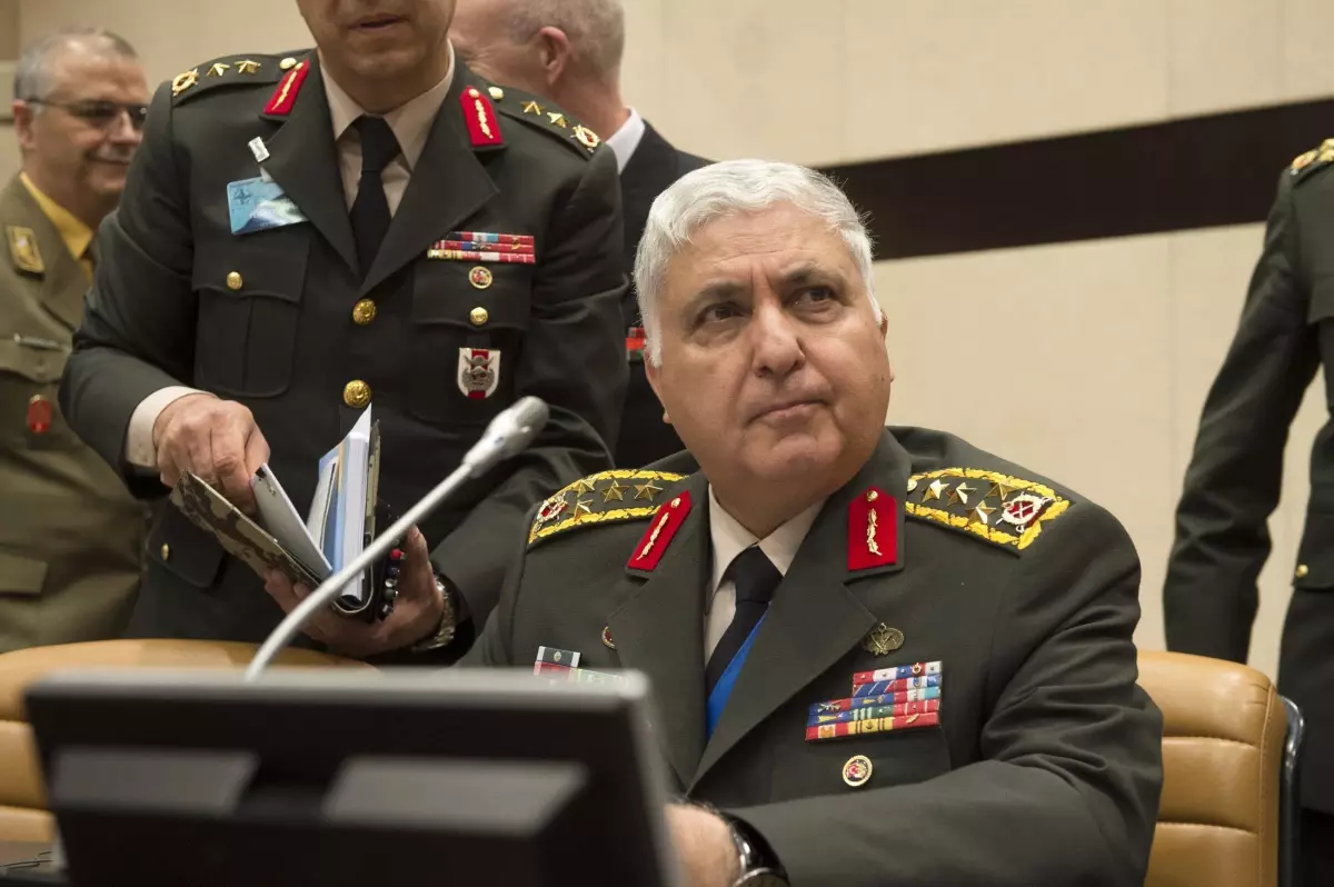 Özel\'den Askere Bayrak Talimatı