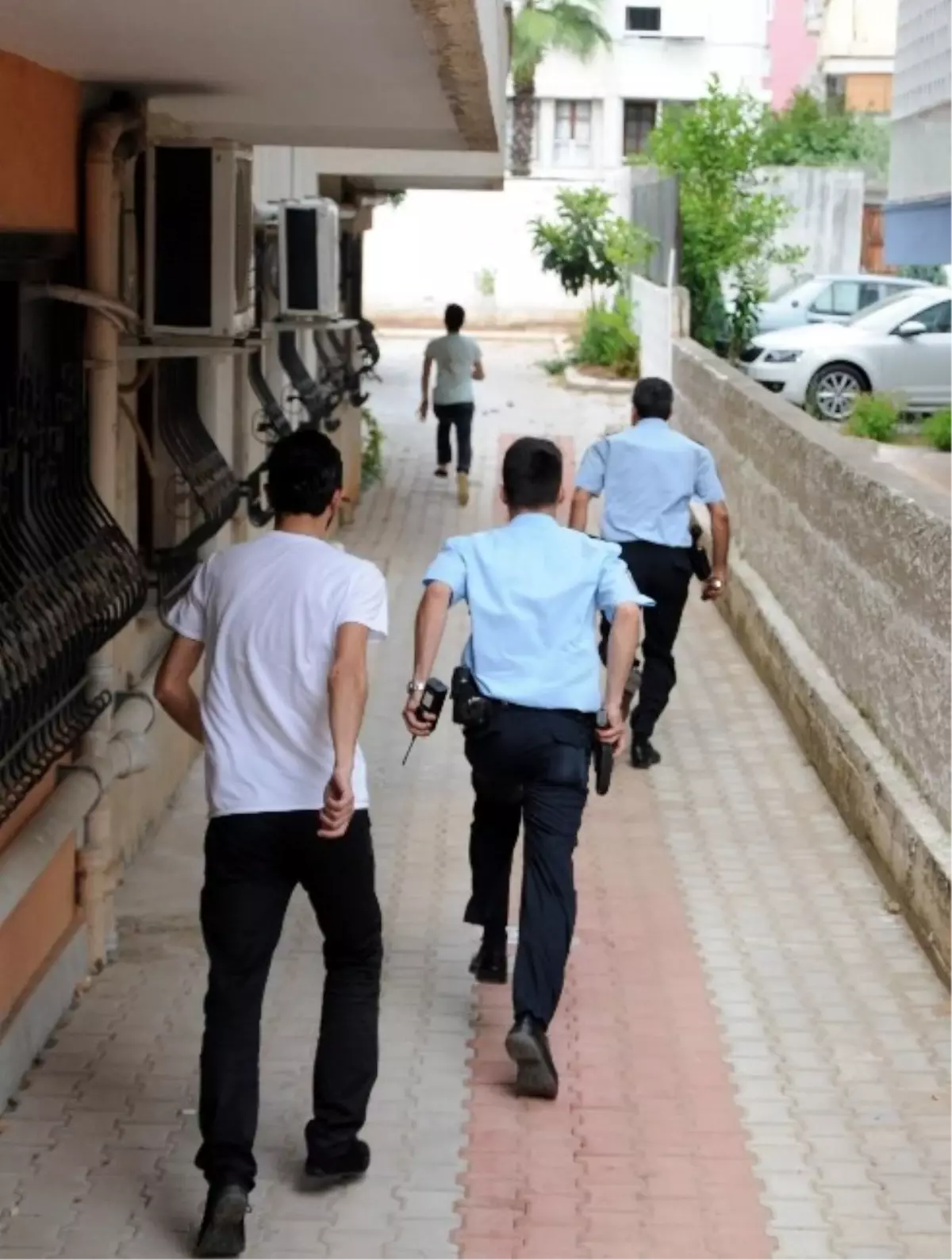 Madde Bağımlısı Genç Polisi Görünce Kaçmaya Çalıştı