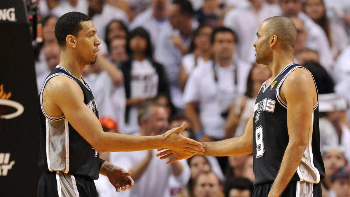 San Antonio Spurs İşi İlk Yarıda Bitirdi