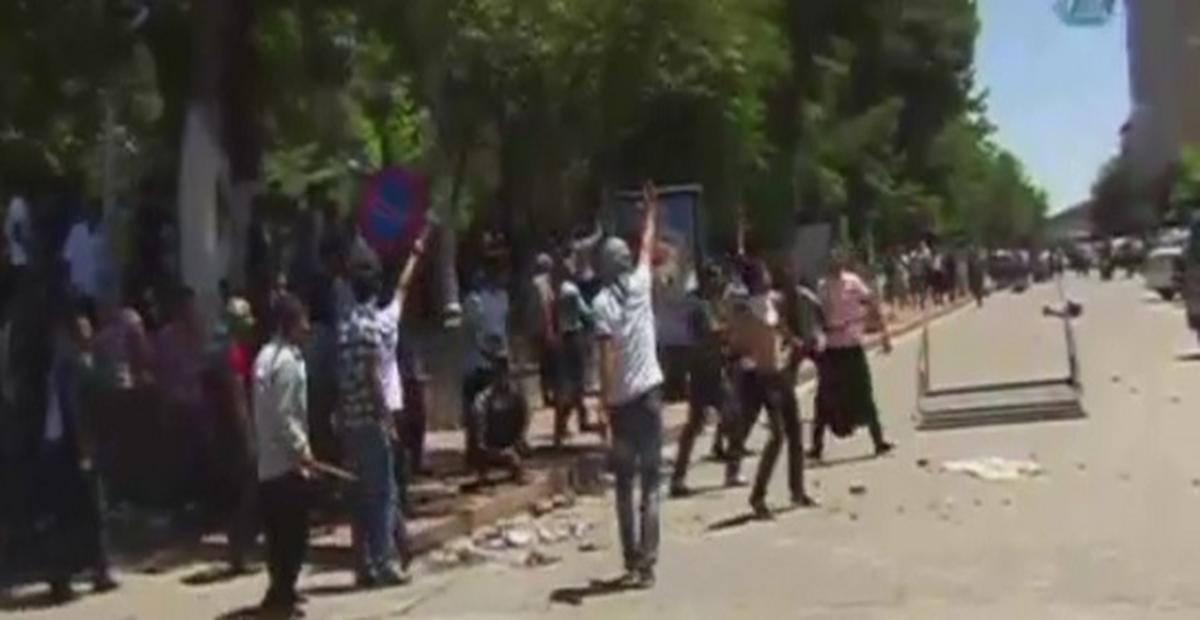 Siverek\'te Öfkeli Çiftçilere Polis Müdahale Etti