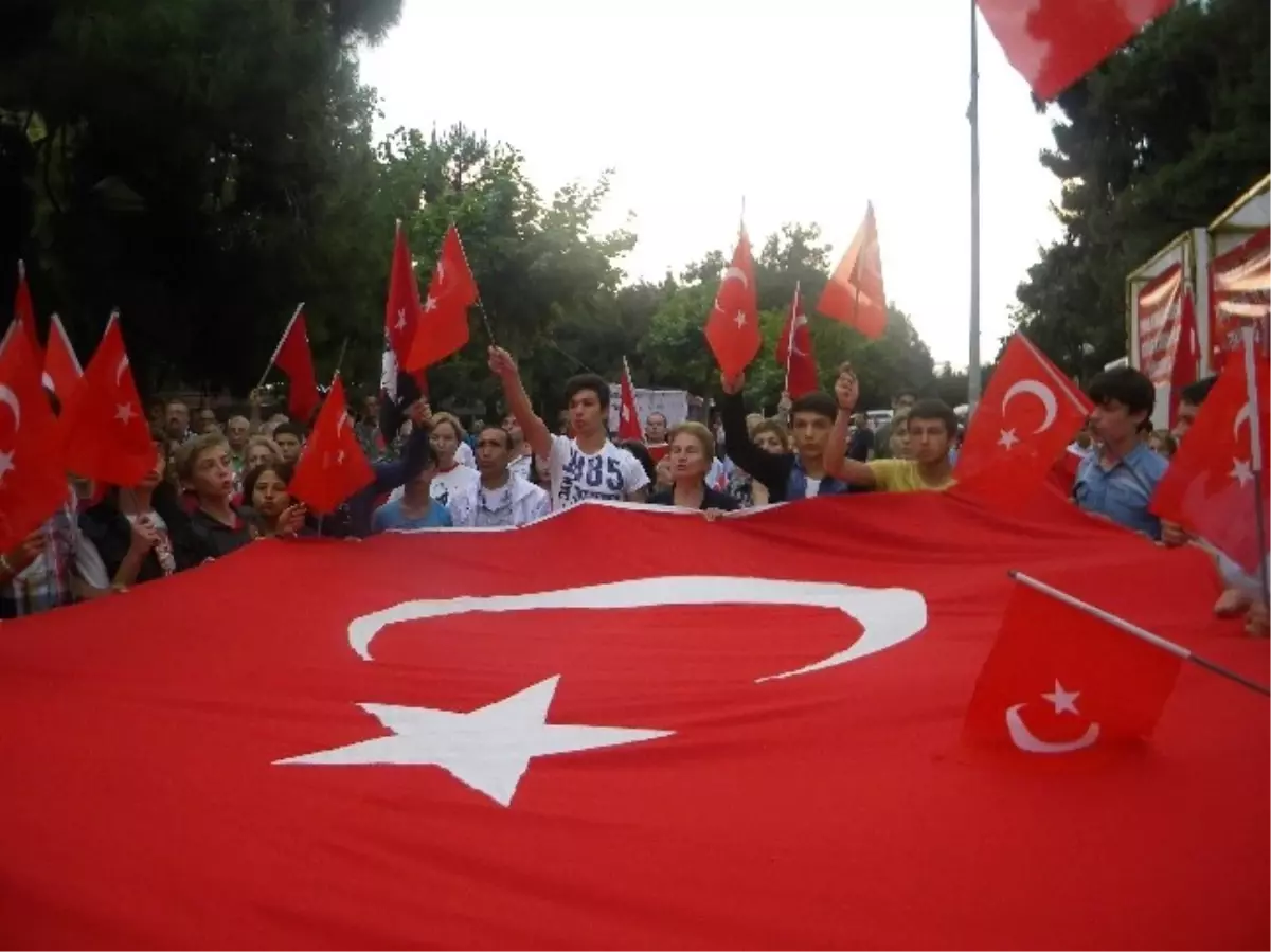 Tekirdağ\'da Bayrak Protestosu