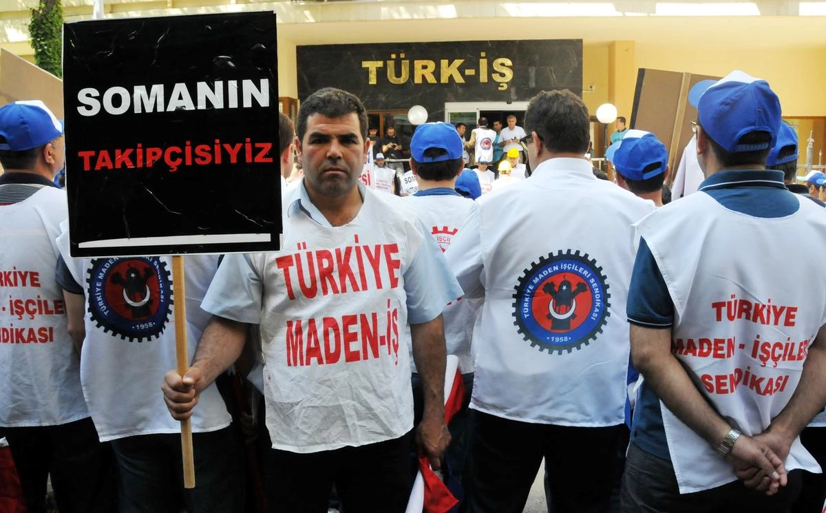 Türk-İş Önünde Bekleyen Yatağan Termik Santrali İşçileri