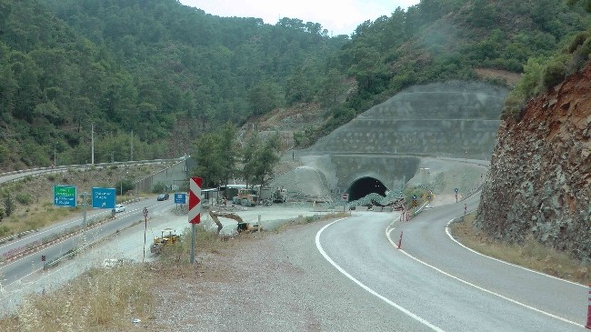 2.göcek Tünelinin 470 Metresi Açıldı