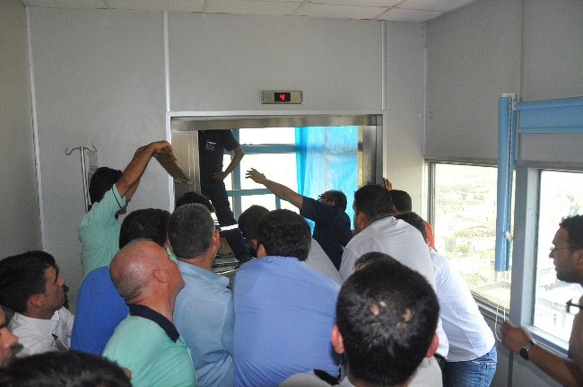 Ameliyattan Çıkan Hasta Halatı Kopan Asansörde Mahsur Kaldı