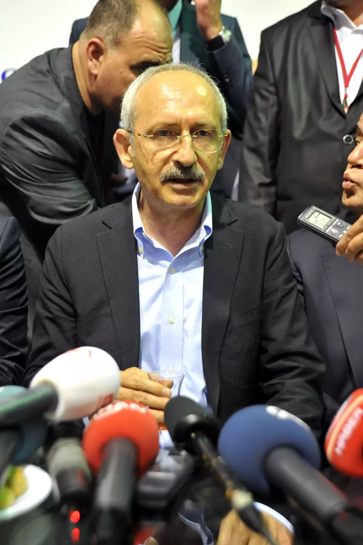 Bakan Davutoğlu, Kılıçdaroğlu ile Görüşecek