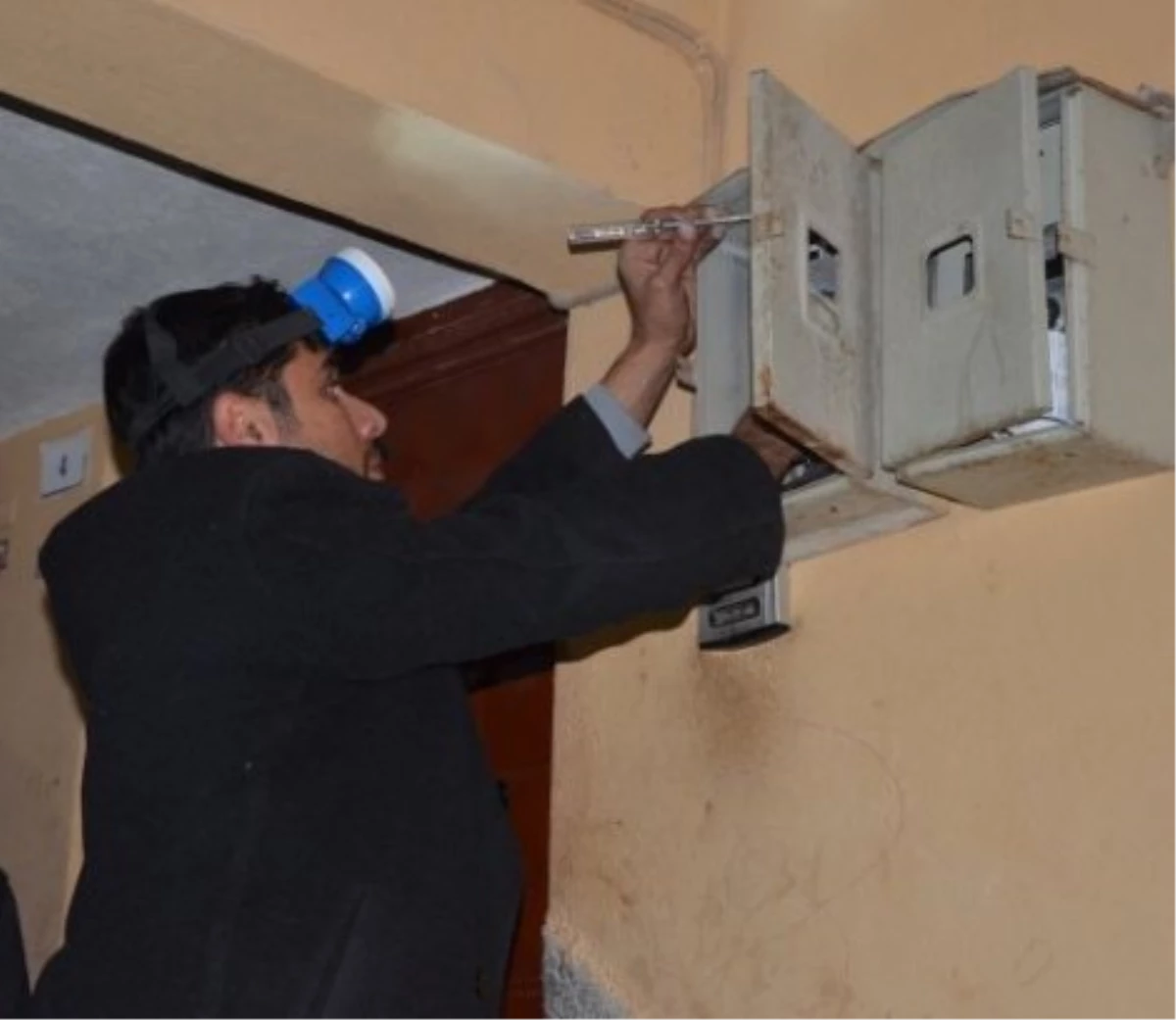 Dedaş, Borçlu 20 Belediyenin Elektriğini Kesti