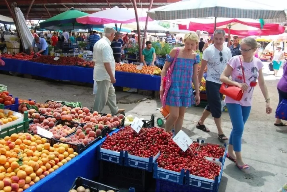 Ayvalık Pazarında Sezon Hareketliliği