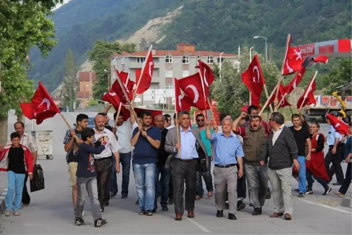 Çatalzeytin\'de Bayrağa Saygı Yürüyüşü Yapıldı