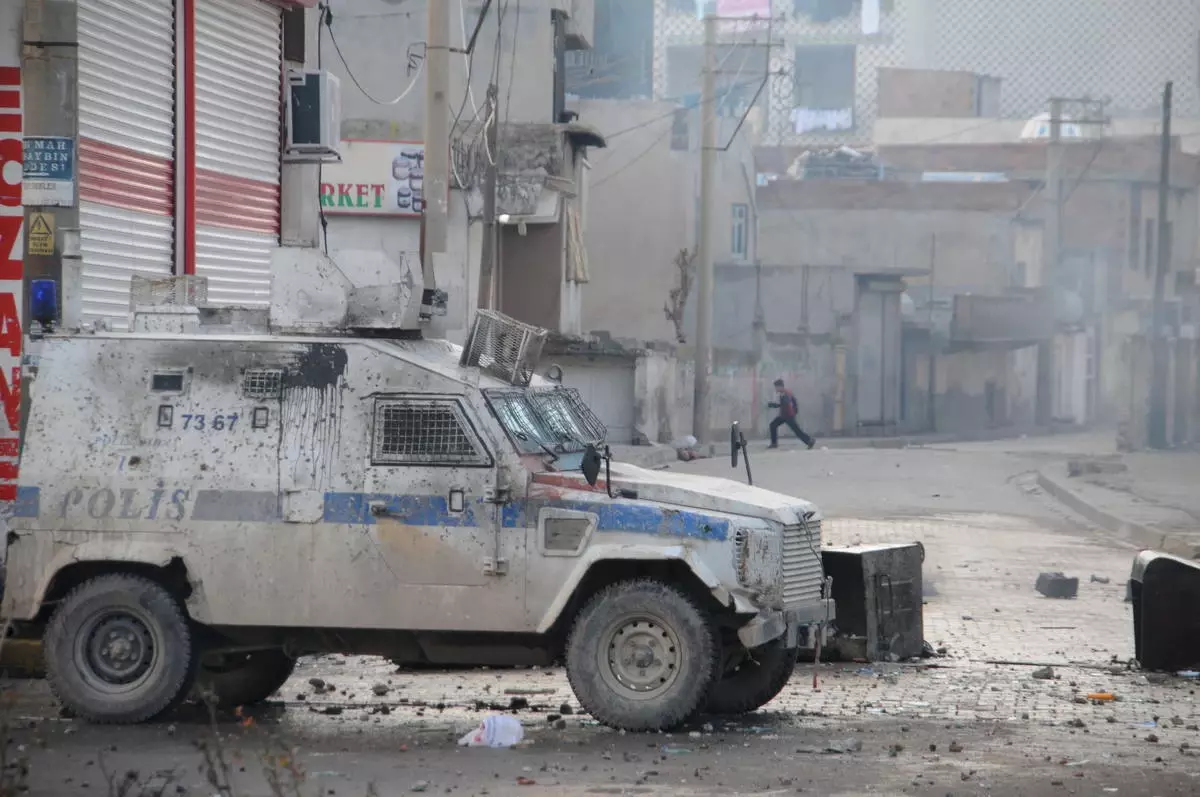 Cizre\'de İzinsiz Gösteriye Polis Müdahale Etti