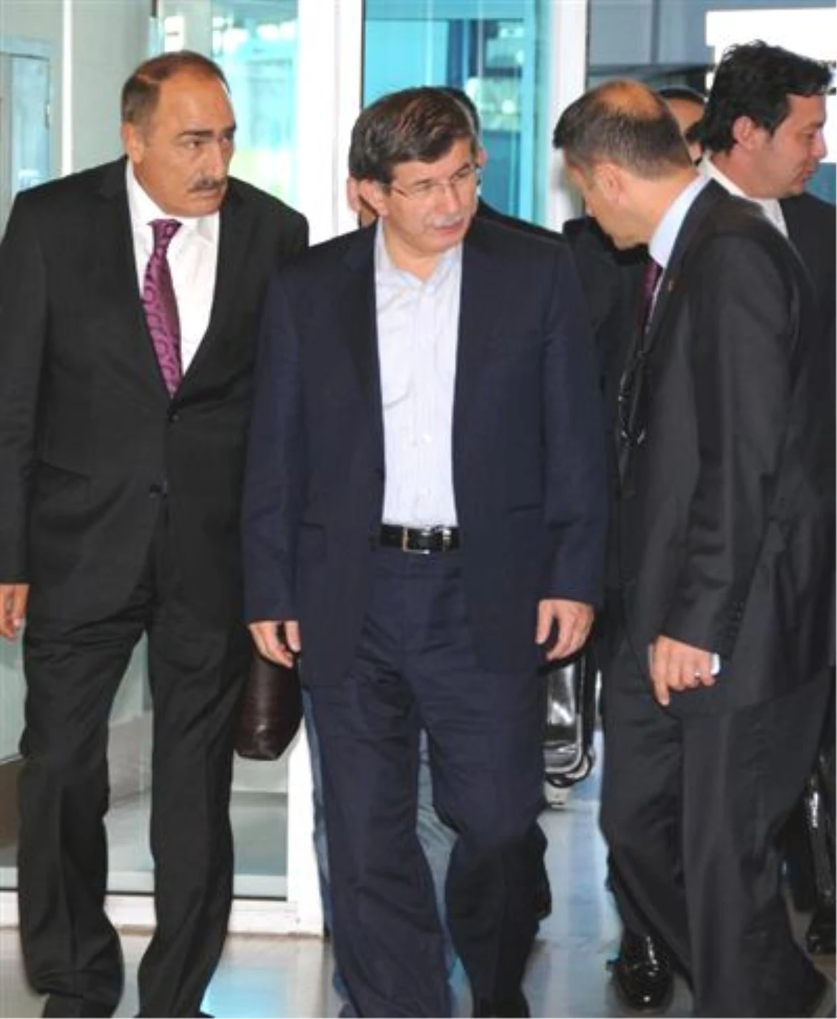 Dışişleri Bakanı Davutoğlu Yurda Döndü