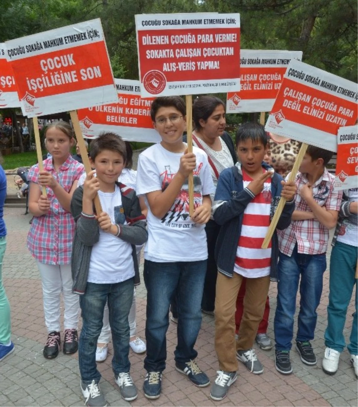 Eskişehir\'de Çocuk İşçiliğine Hayır Yürüyüşü