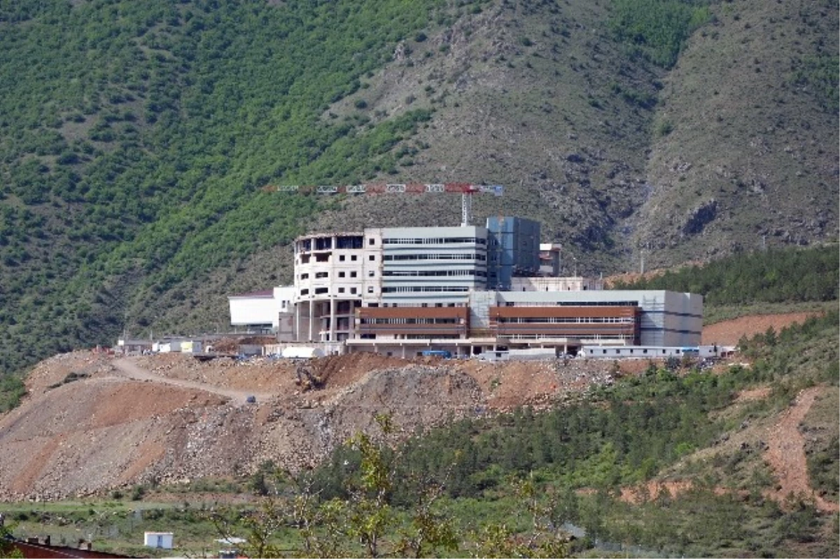 Gümüşhane\'nin Yeni Hastanesi Hızla Yükseliyor