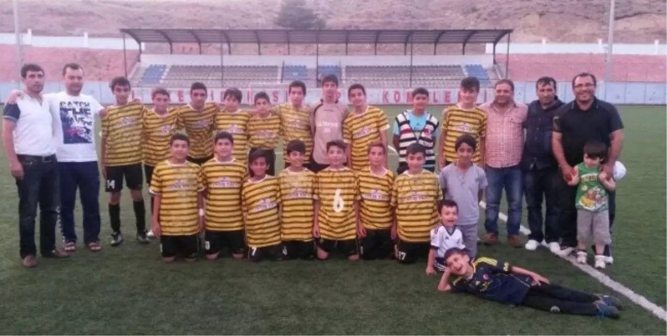 İl Özel İdarespor, U-13 Ligi\'nde Elazığ Şampiyonu