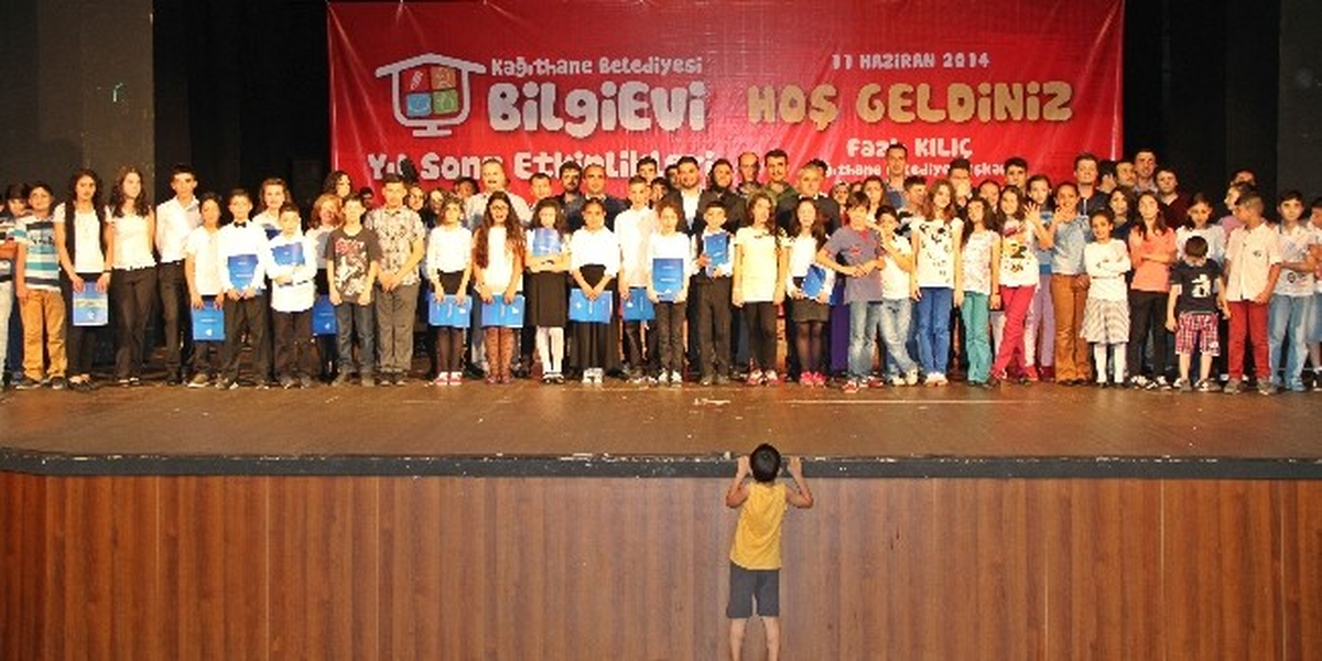 Kağıthane Bilgi Evleri Öğrencileri Yeteneklerini Sergiledi