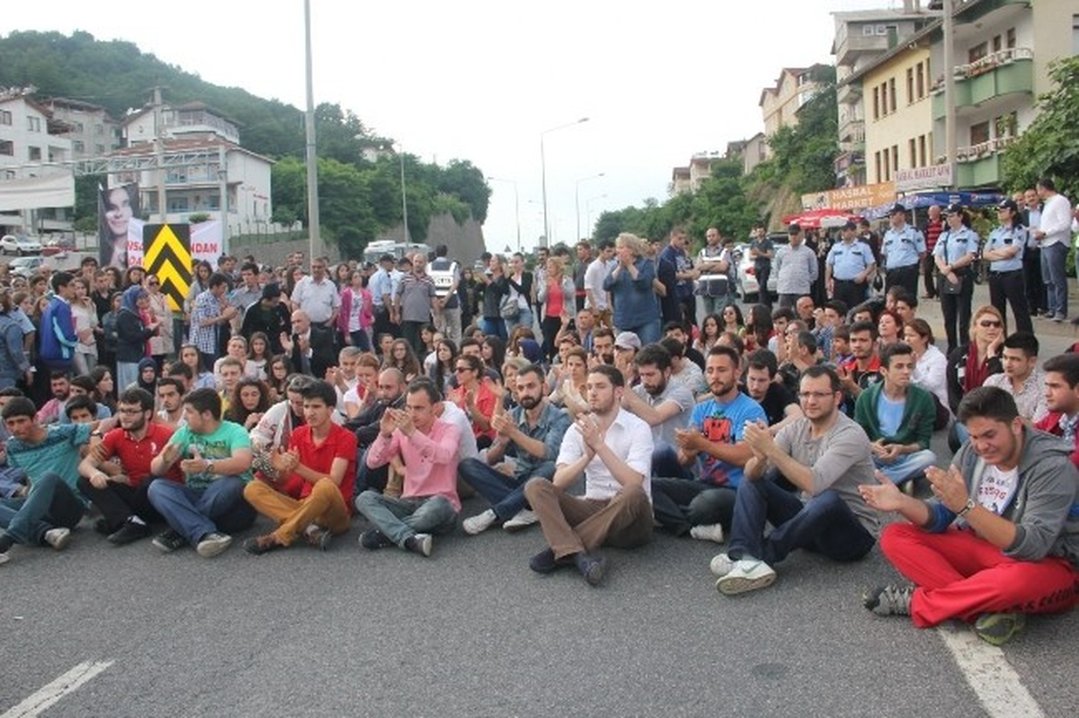 Fatsa\'da Kazalara Tepkili Vatandaşlar Yolu Trafiğe Kapattı