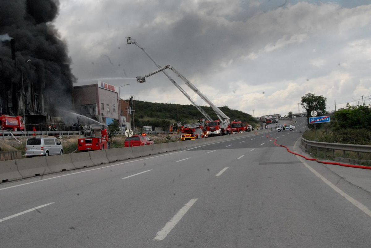 Kocaeli\'deki Fabrika Yangını