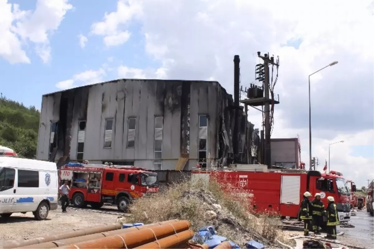 Kocaeli Dilovasındaki Fabrika Yangın Söndürüldü