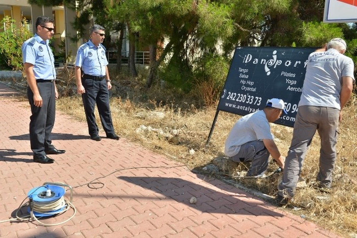 Konyaaltı Belediyesi\'nden Tabela Temizliği