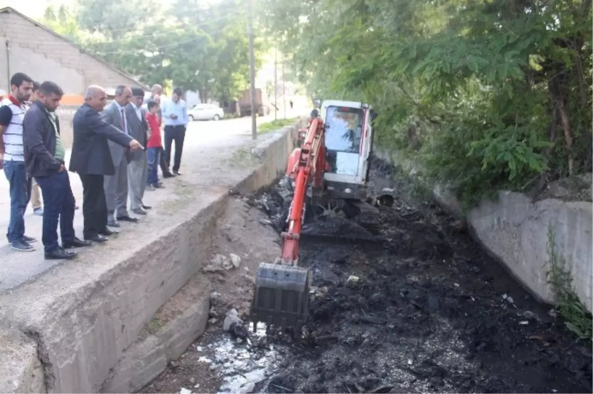 Muş Belediyesi Dere Islah Çalışmalarına Başladı