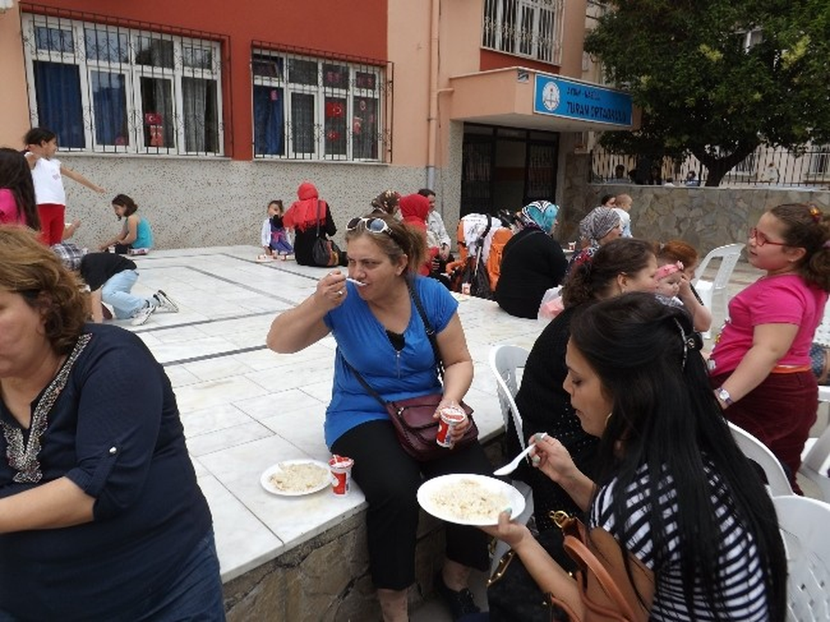 Nazilli\'de Geleneksel Pilav Günü Dayanışmayı Sağladı