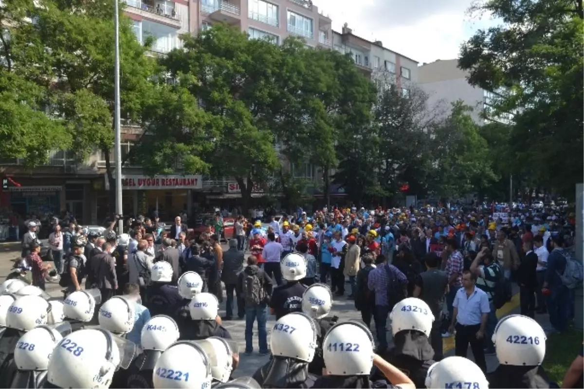 Özelleştirme İdaresi Başkanlığı Önünde Polis Müdahalesi