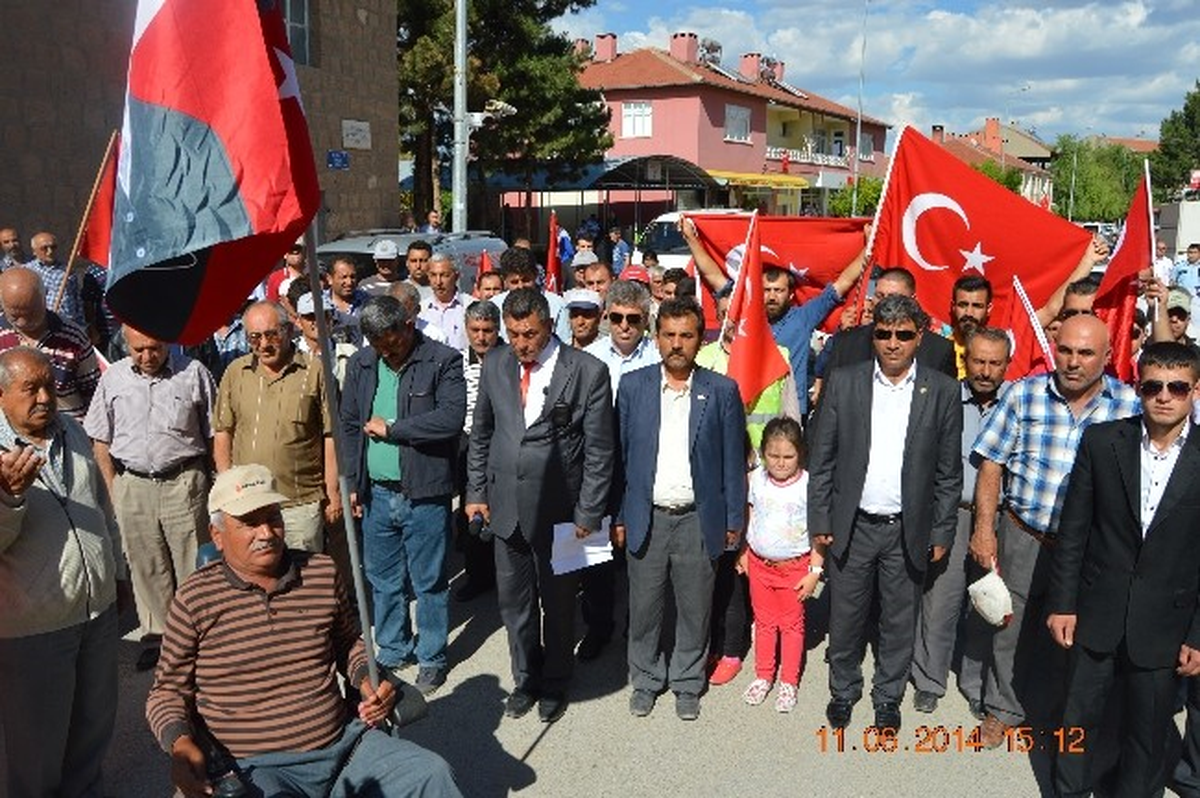 Sarıoğlan Bayrak İçin Yürüdü