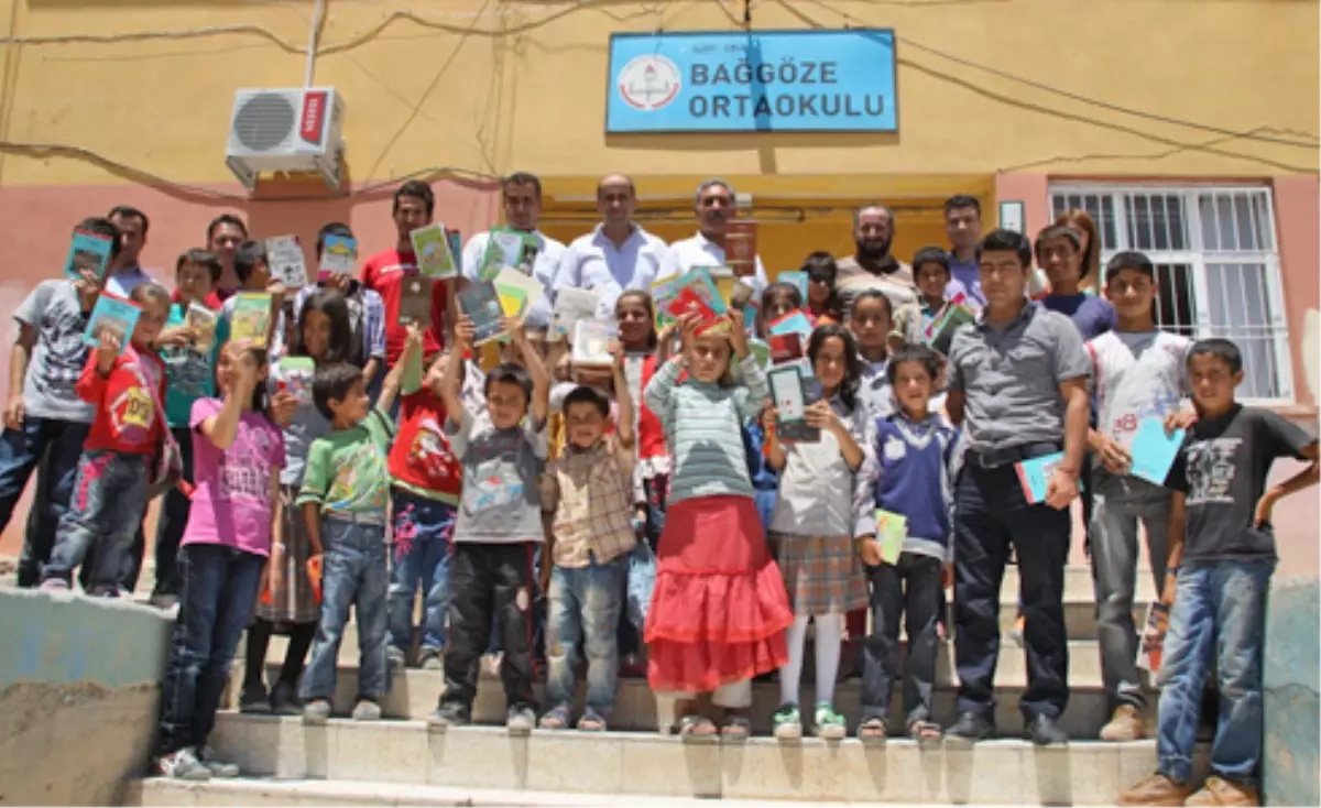 Siirt Zübeyde Hanım Lisesinin Kumbaralarında Kitap Birikti