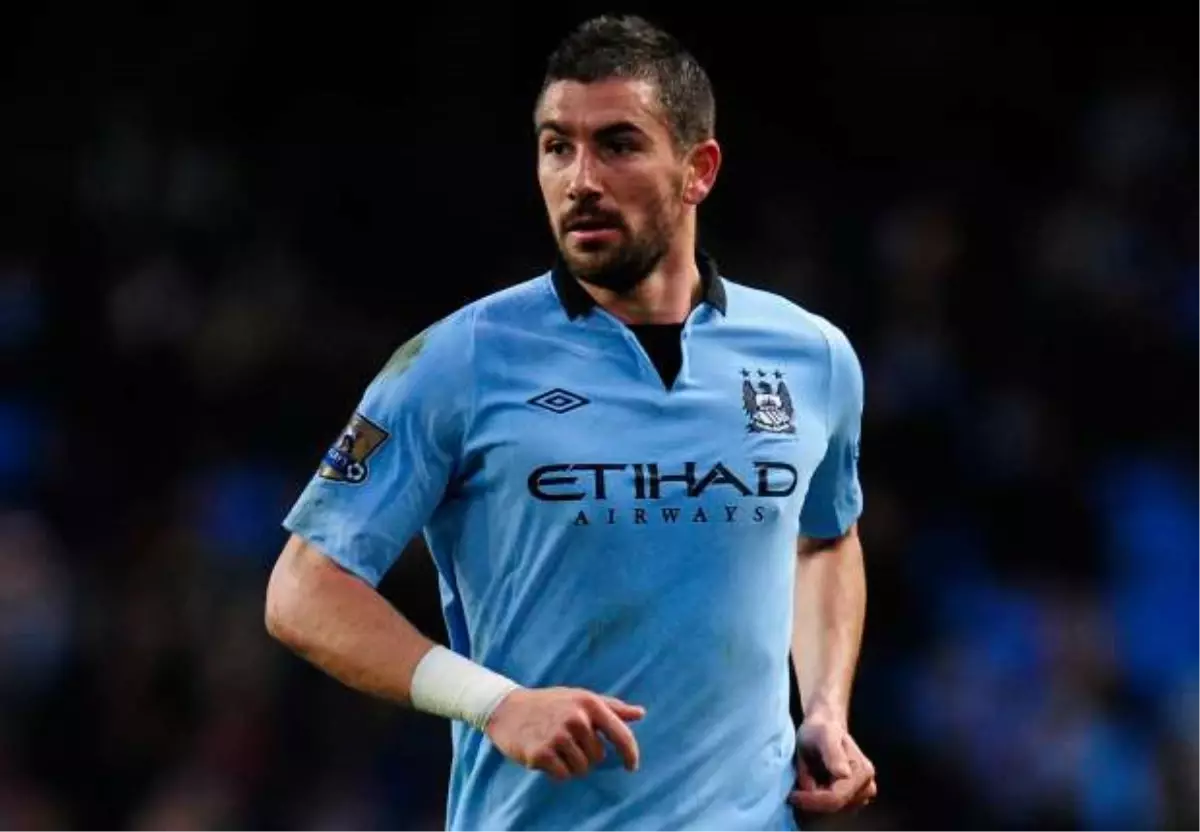 Kolarov, Manchester City ile Sözleşmesini Yeniledi