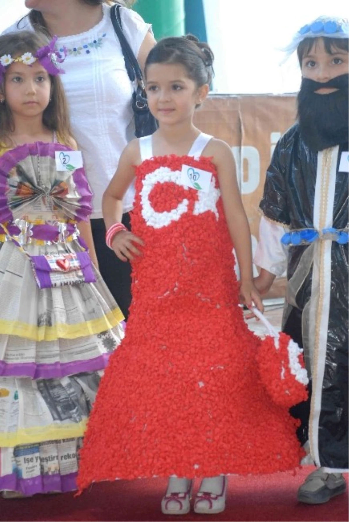Türk Bayraklı Kıyafet Birinci Oldu
