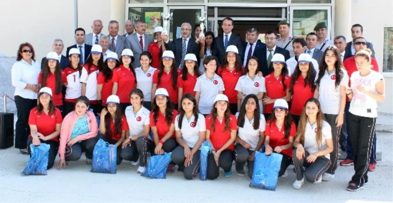 Türkiye Şampiyonları Çim Sahaya Kavuşuyor
