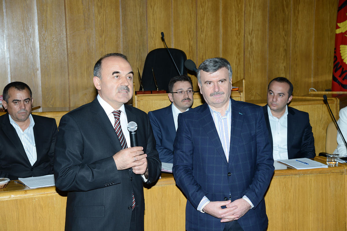 Vali Erol Belediye Meclisi\'ni Ziyaret Etti