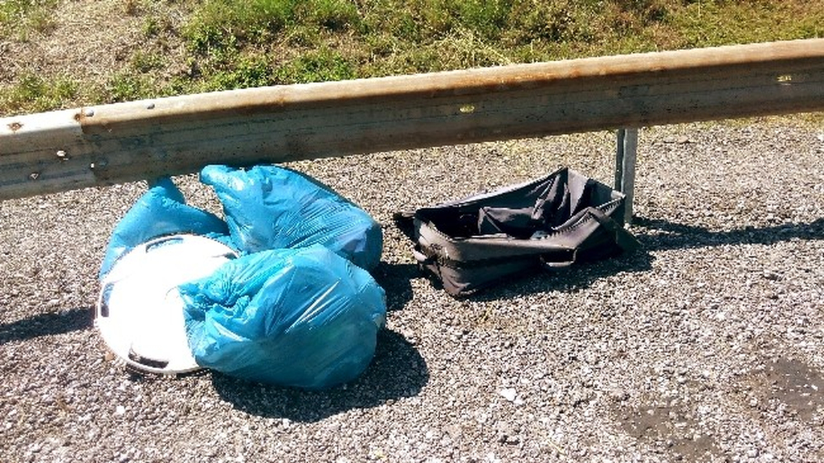 Valizin İçinden El Bombası ve Kaleşnikof Şarjörü Çıktı