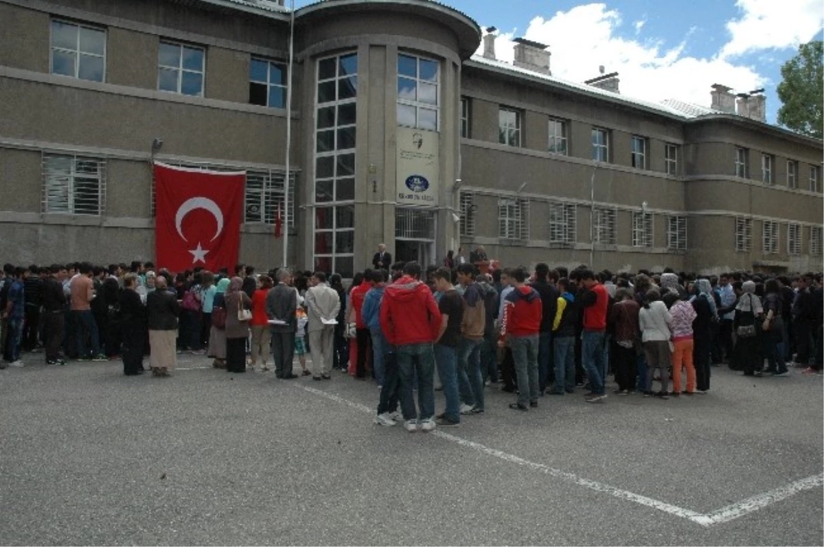 125 Yıllık Tarihi Erzurum Lisesi 40 Bininci Mezunlarını Verdi
