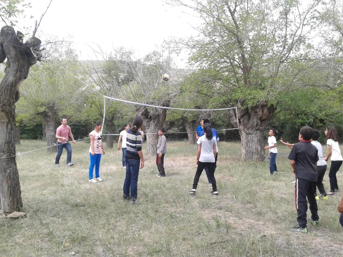 Arguvan\'da Öğrenciler Piknik Yaptı