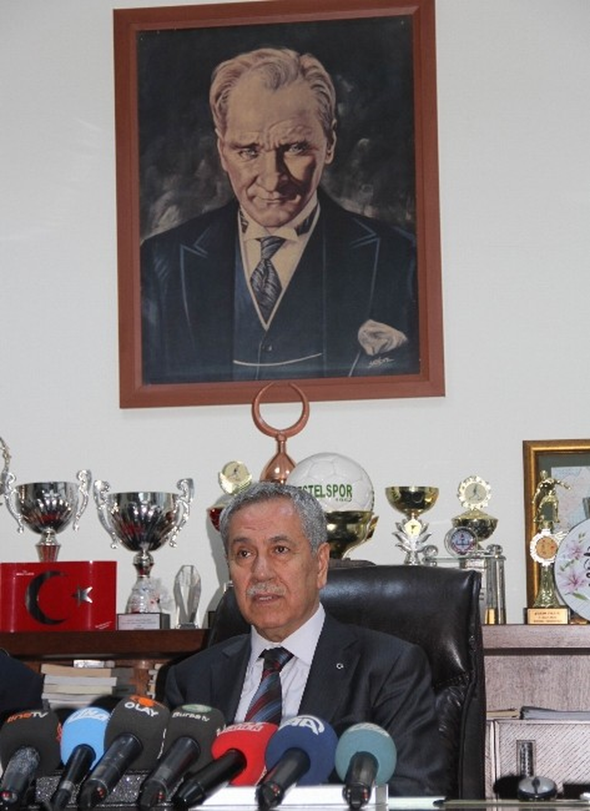 Arınç: Bugün Hayırlı Bir Haberi Alabilecek Bir Noktayız (2)