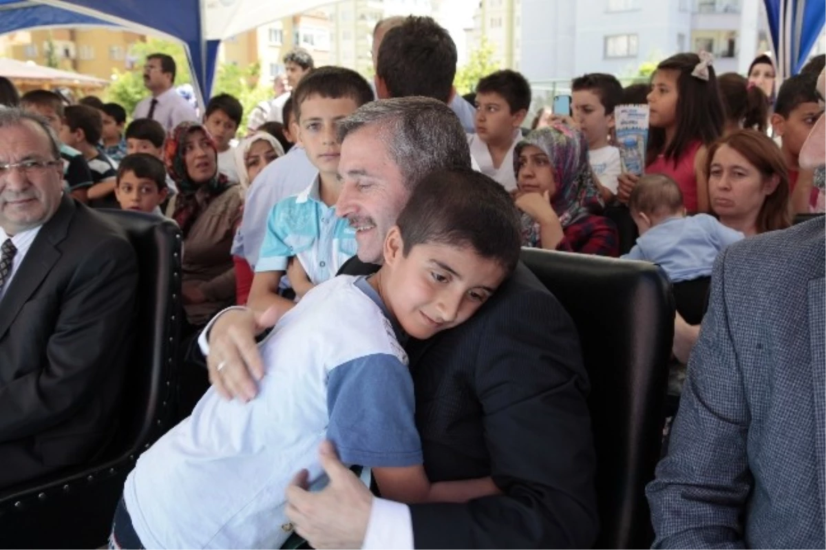 Başkan Tahmazoğlu Öğrencilerin Sevinçlerini Paylaştı