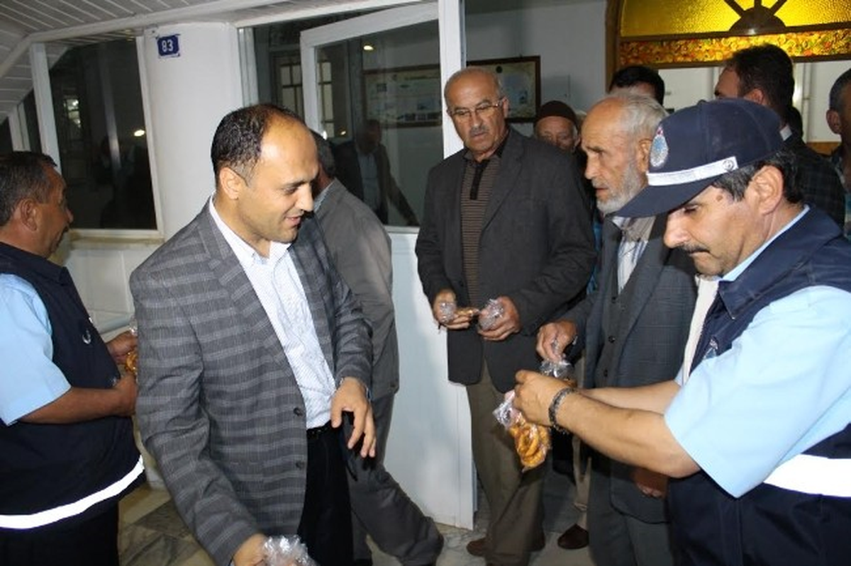 Beyşehir'de Vatandaşlara Kandil Simidi Dağıtıldı