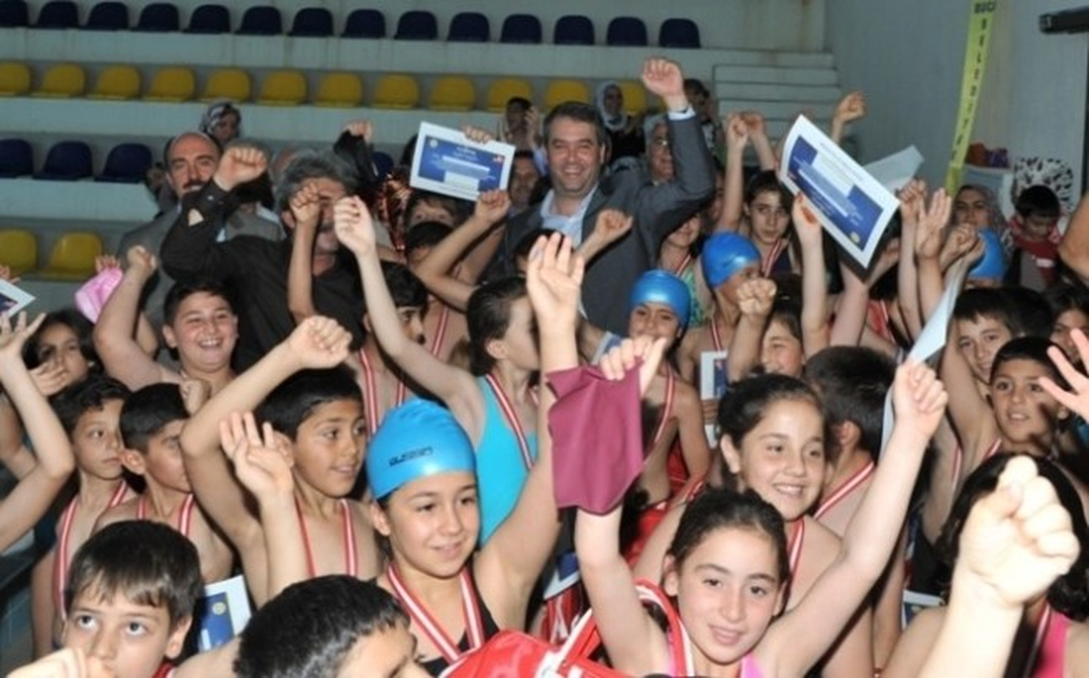 Buca\'nın Minikleri Sertifikalarını Başkan\'dan Aldı