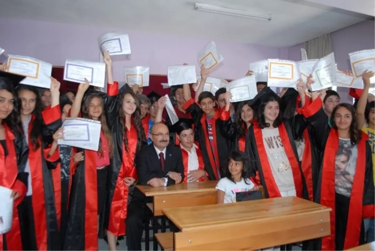 Burdur'da 44 Bin Öğrenci Karnelerine Kavuştu