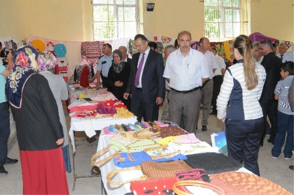 Çelikhan Halk Eğitim Merkezinin Yılsonu Sergisi Açıldı