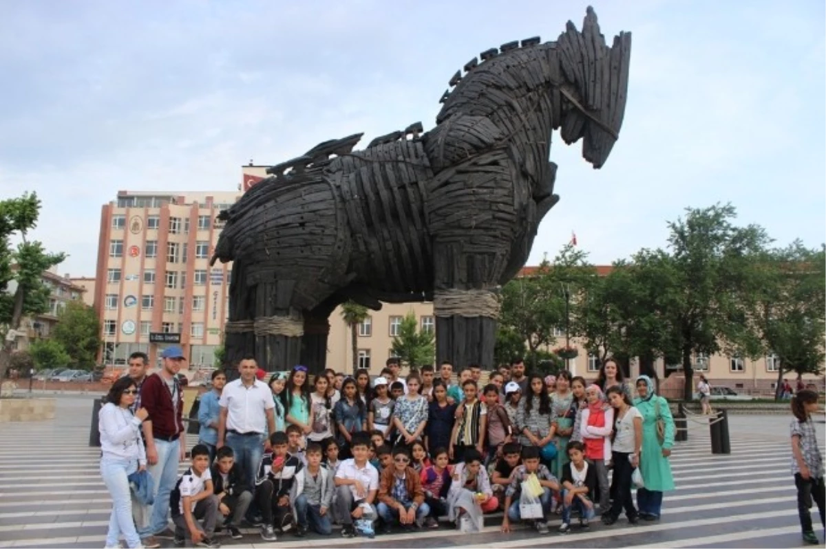 Cizreli Öğrenciler, İstanbul, Edirne ve Çanakkale\'yi Gezdi