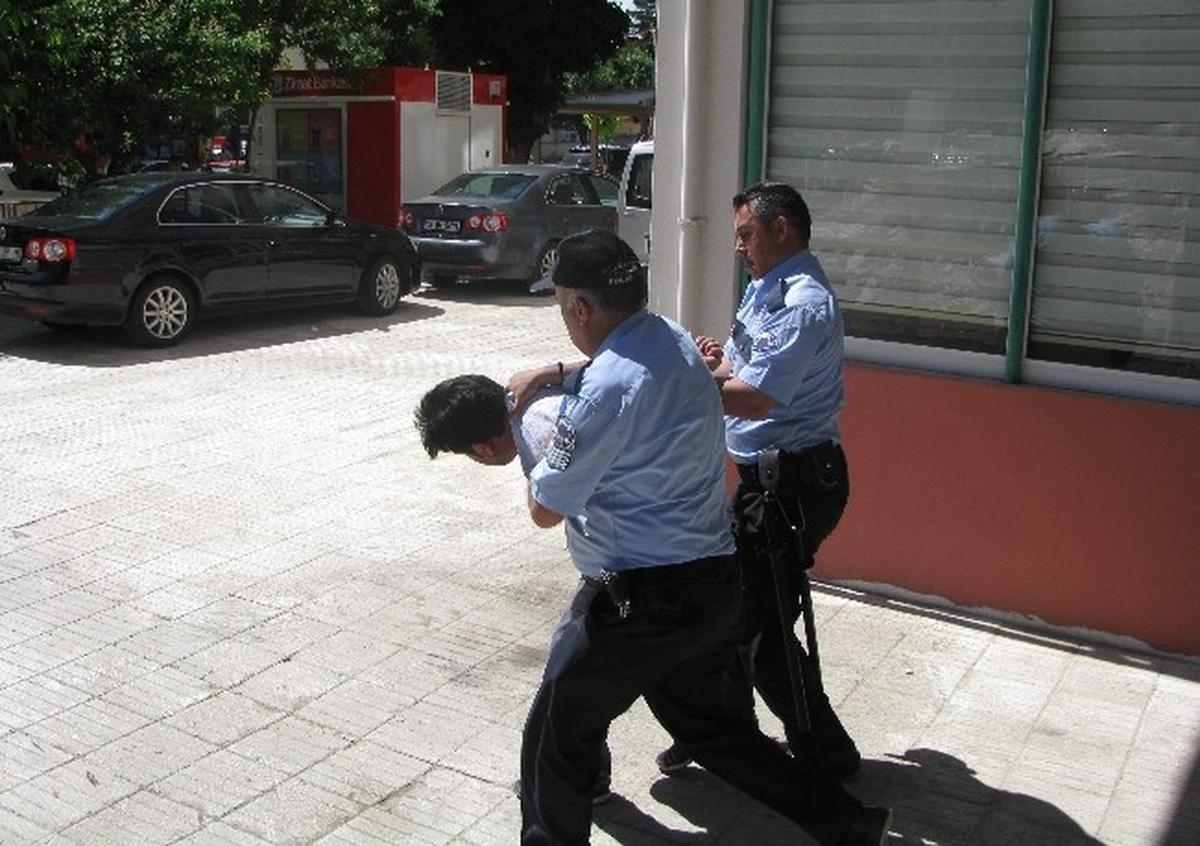Eski İşyerini Yakmaya Çalıştı