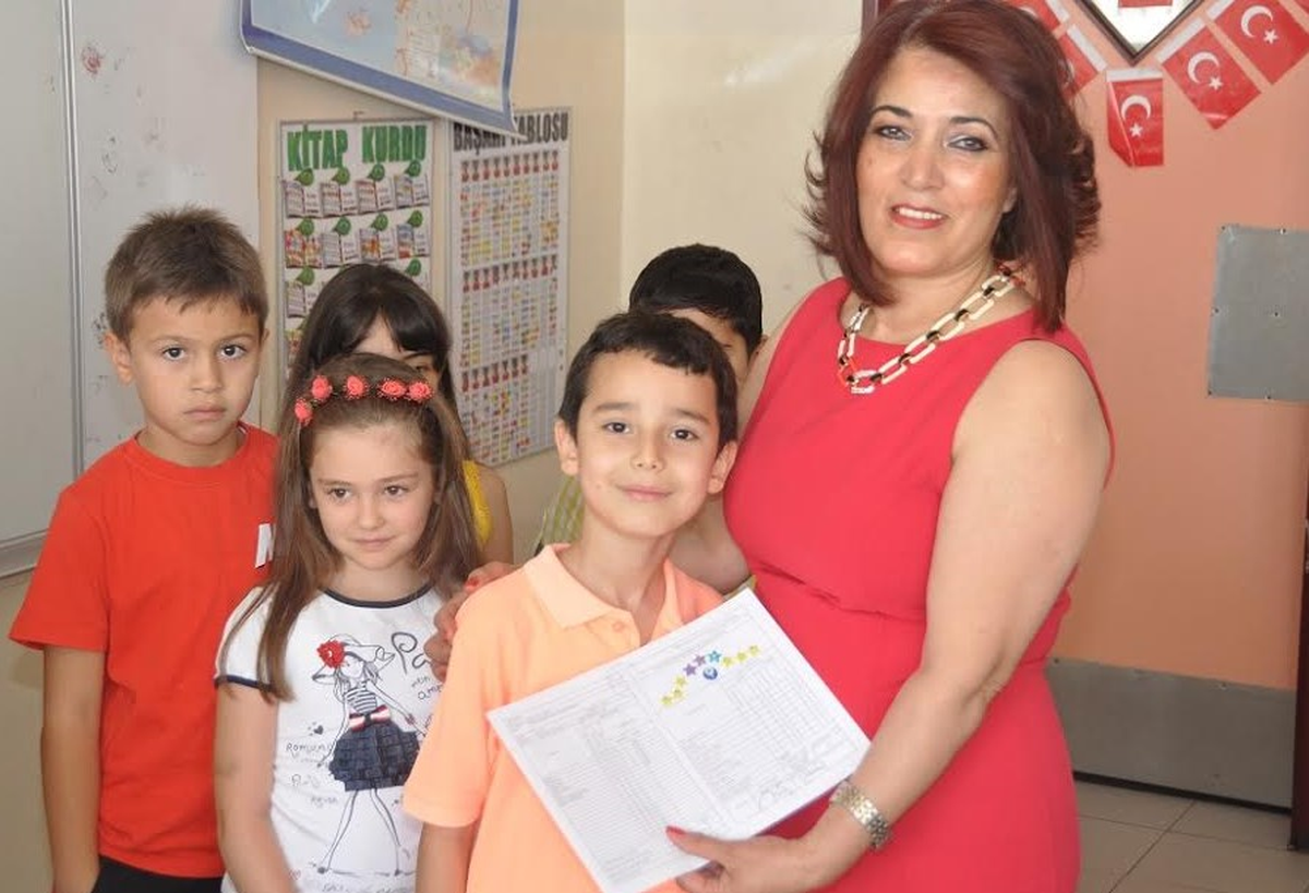 Gaziantep Kolej Vakfı\'nda Öğrencilerin Karne Sevinci