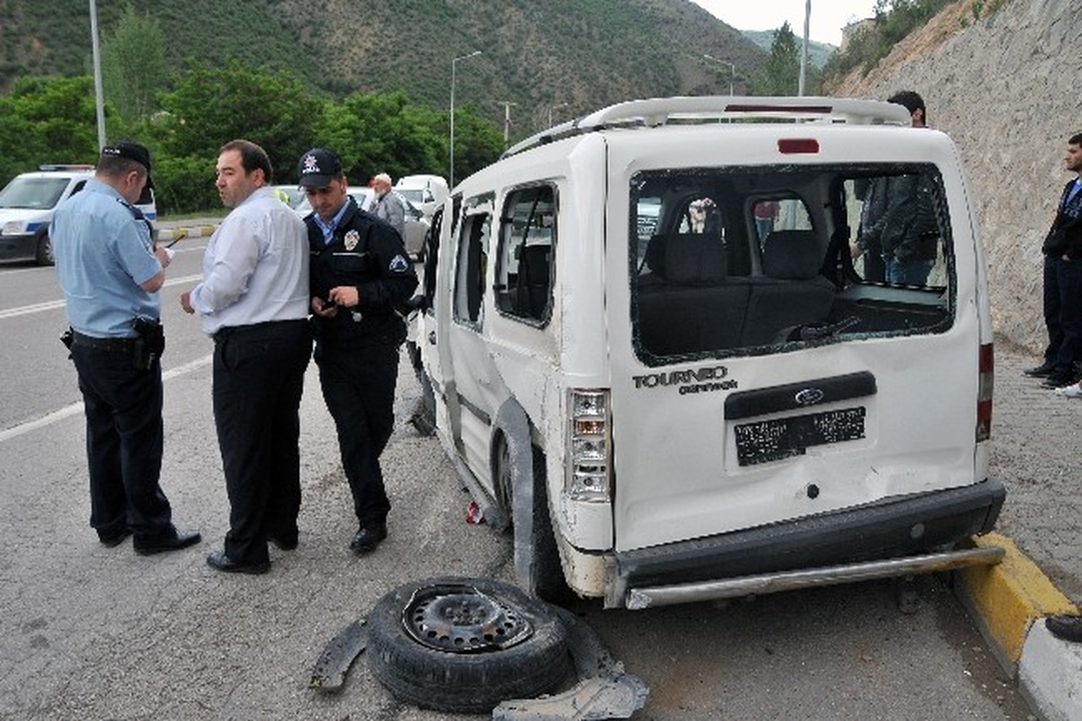 Gümüşhane\'de Trafik Kazası: 6 Yaralı