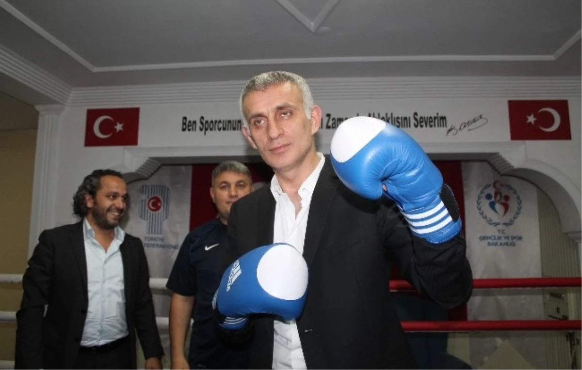 Hacıosmaoğlu Ringe Çıktı, Boks Eldiveni Taktı