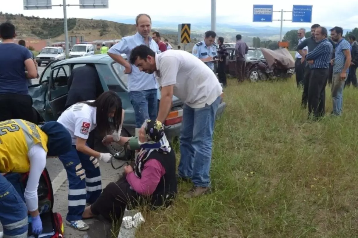 Osmancık\'ta Trafik Kazası: 11 Yaralı