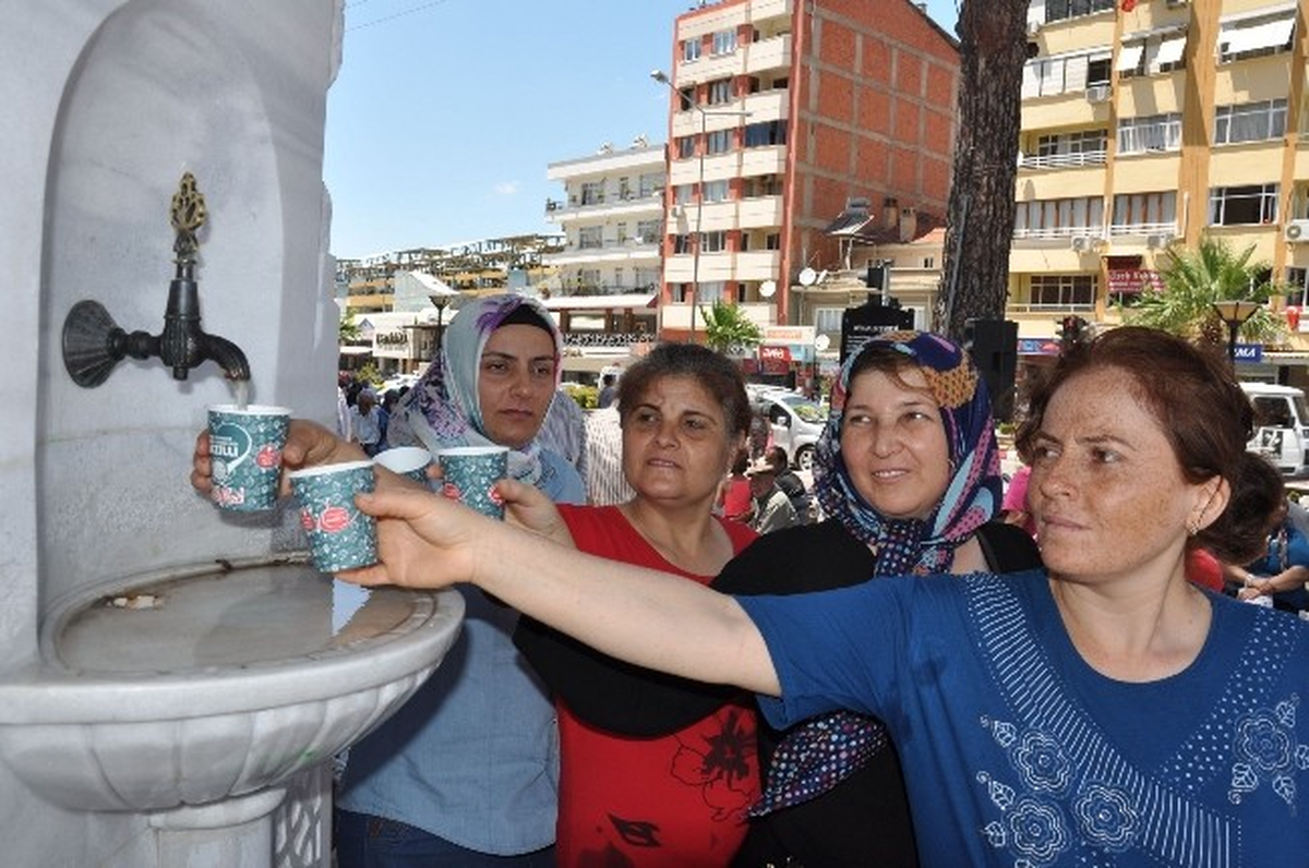 Osmanlı Çeşmesinden Şerbet Akıtıldı